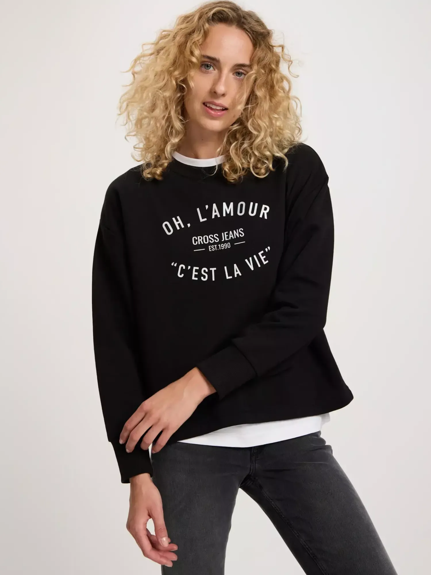 Bluza damska czarna z nadrukiem 65426-020<Cross Jeans Clearance