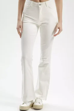 Jeansy damskie białe Flare Fit Aurora C 4528-029<Cross Jeans Sale