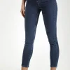 Jeansy damskie ciemnoniebieskie Super Skinny Fit Judy P 429-127<Cross Jeans Online