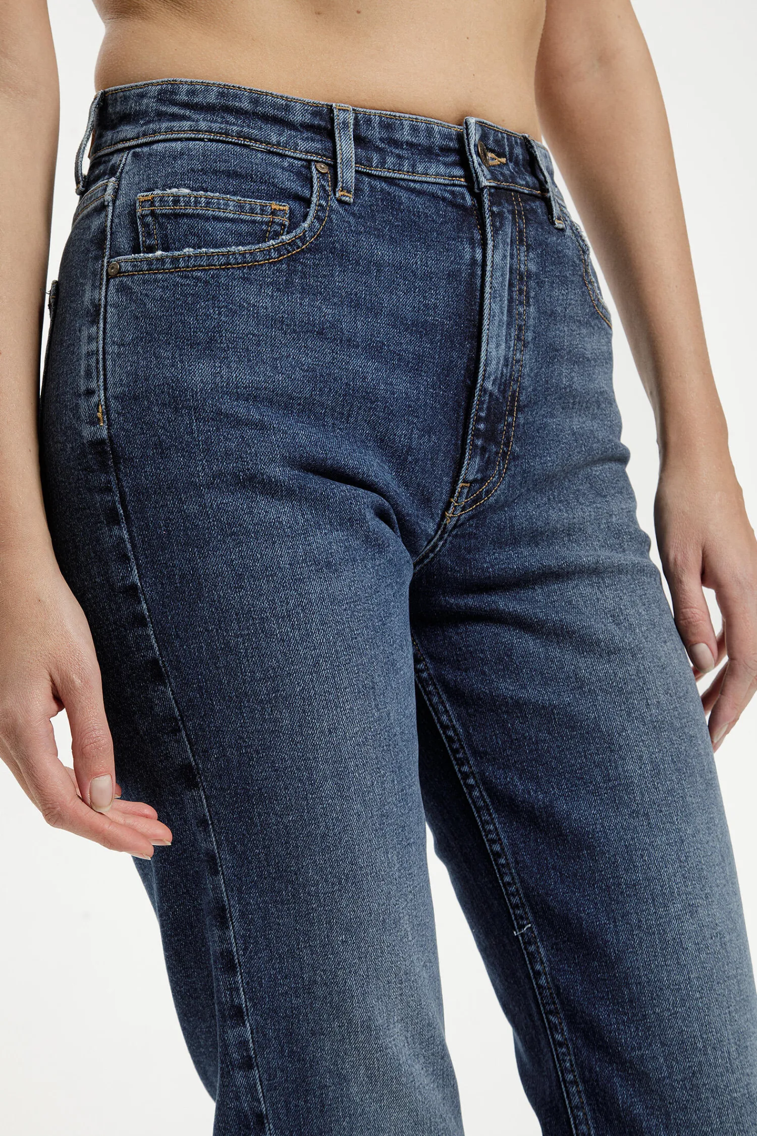 Jeansy damskie ciemnoniebieskie Straight fit Marisa P 476-048<Cross Jeans Fashion