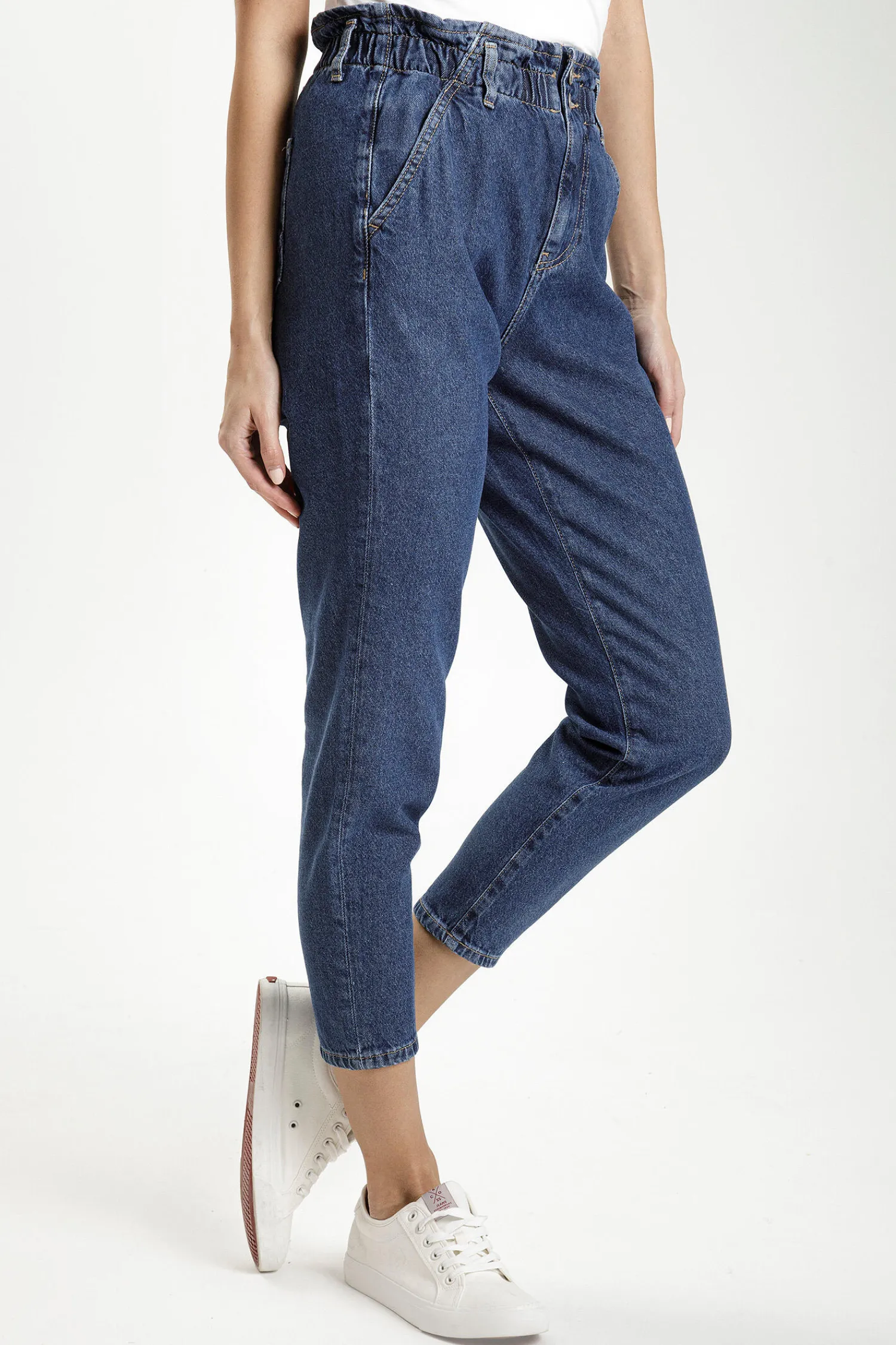 Jeansy damskie ciemnoniebieskie Mom Fit P 423-008<Cross Jeans Best