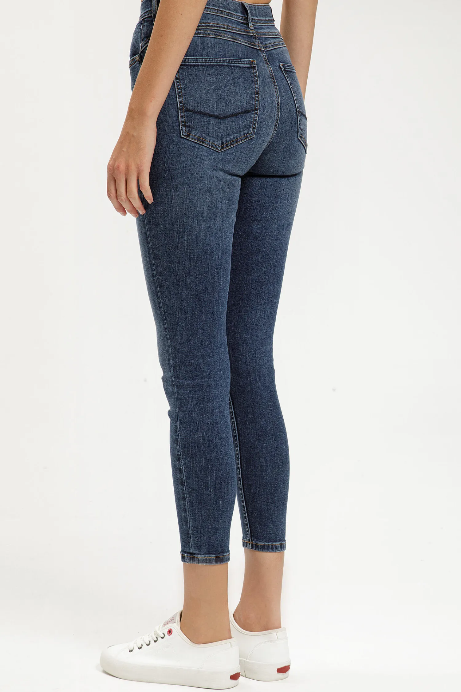 Jeansy damskie ciemnoniebieskie Super Skinny Fit Judy P 429-148<Cross Jeans New