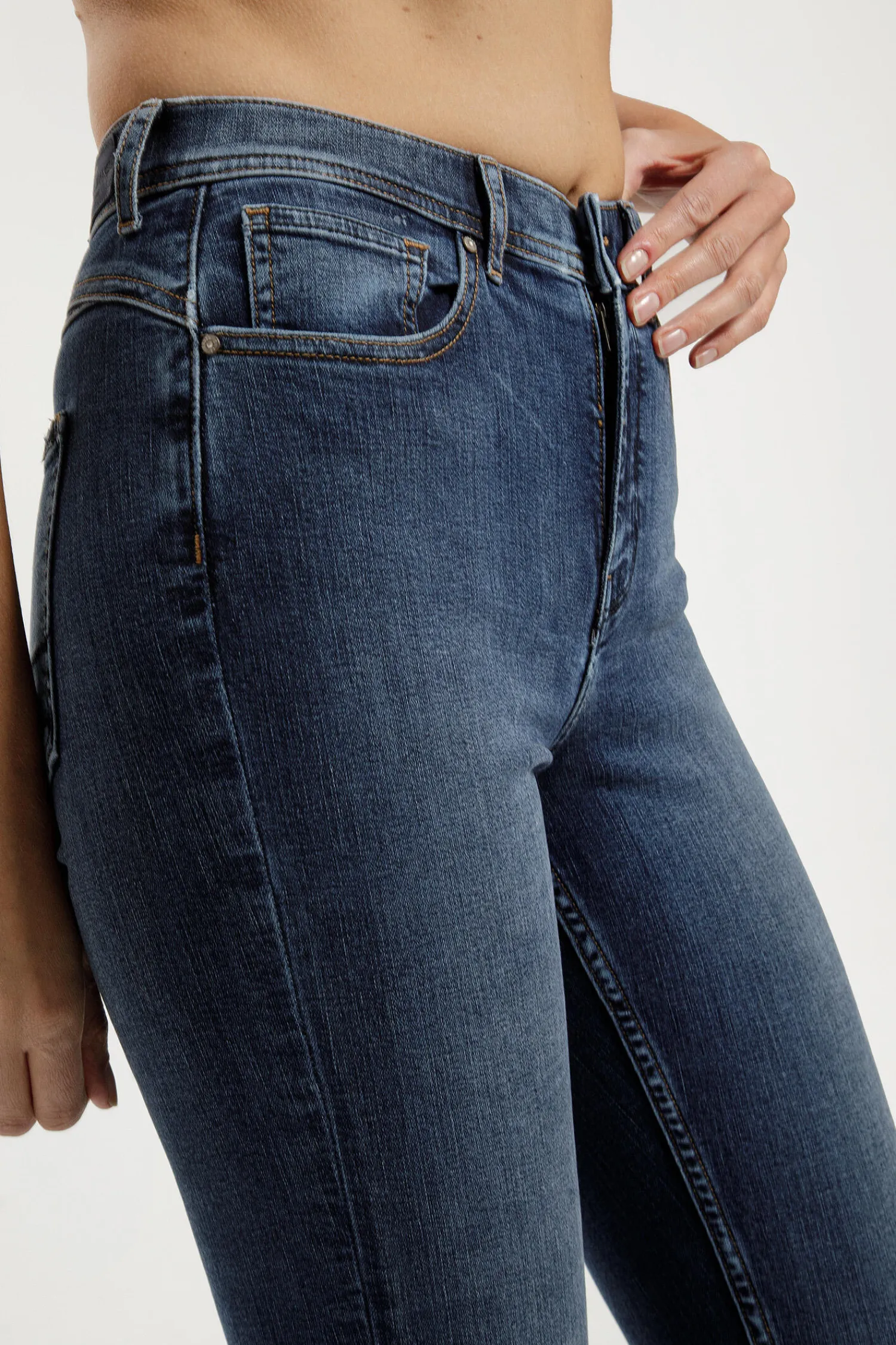 Jeansy damskie ciemnoniebieskie Super Skinny Fit Judy P 429-148<Cross Jeans New