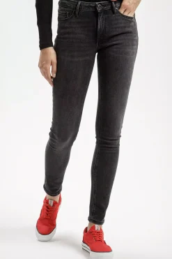 Jeansy damskie czarne Skinny Fit Alan N 497-237<Cross Jeans Sale