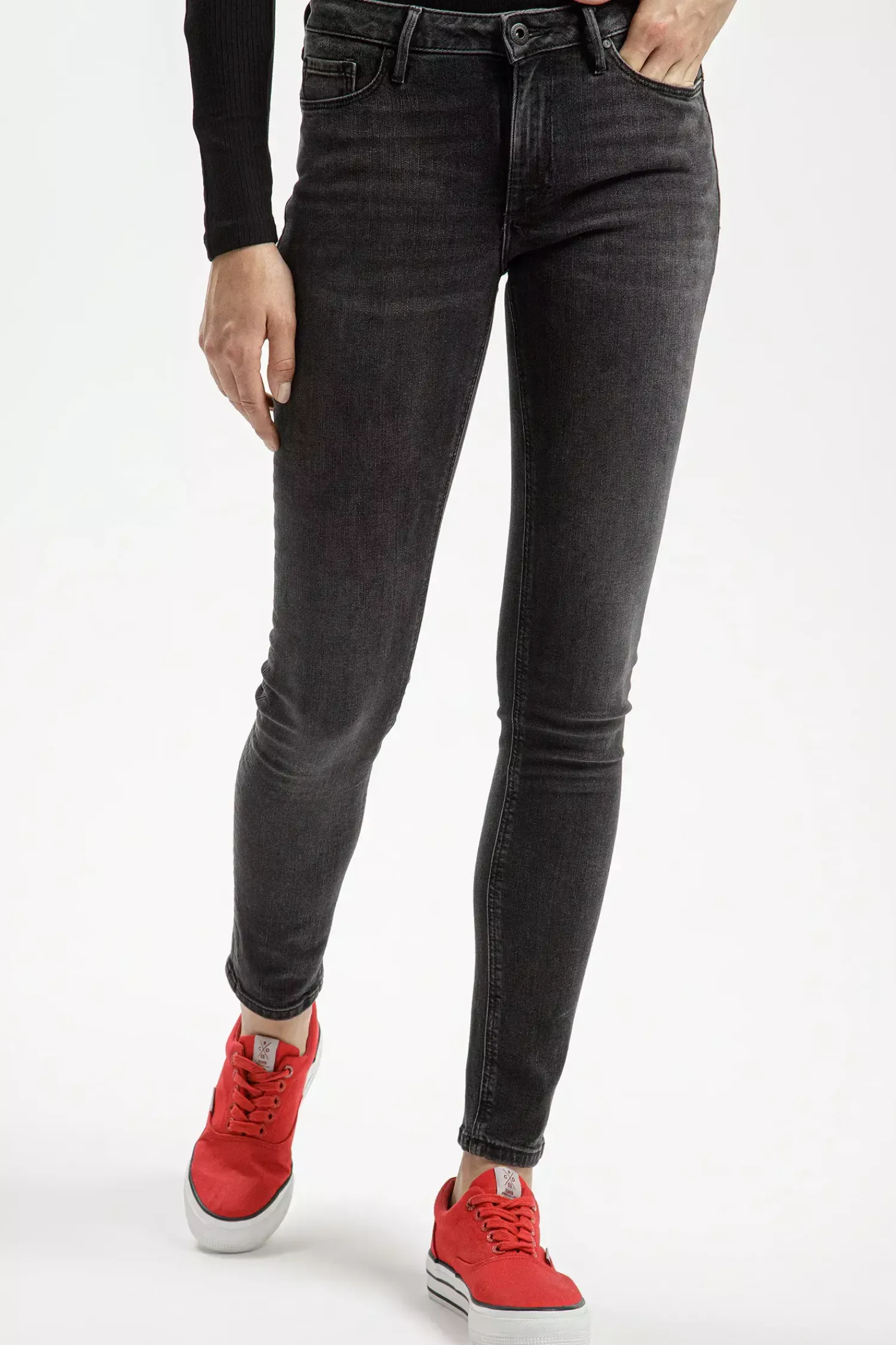 Jeansy damskie czarne Skinny Fit Alan N 497-237<Cross Jeans Sale