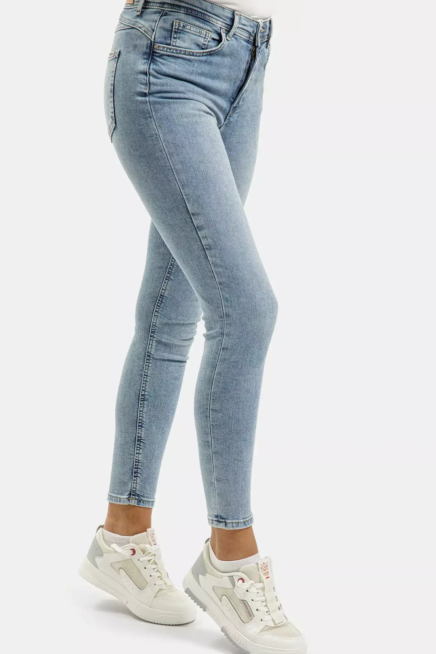 Jeansy damskie jasnoniebieskie Super Skinny Fit Judy P 429-160<Cross Jeans Hot