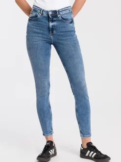 Jeansy damskie jasnoniebieskie Super Skinny Fit Judy P 429-141<Cross Jeans Fashion