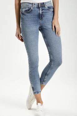 Jeansy damskie jasnoniebieskie Super Skinny Fit Judy P 429-129<Cross Jeans Sale