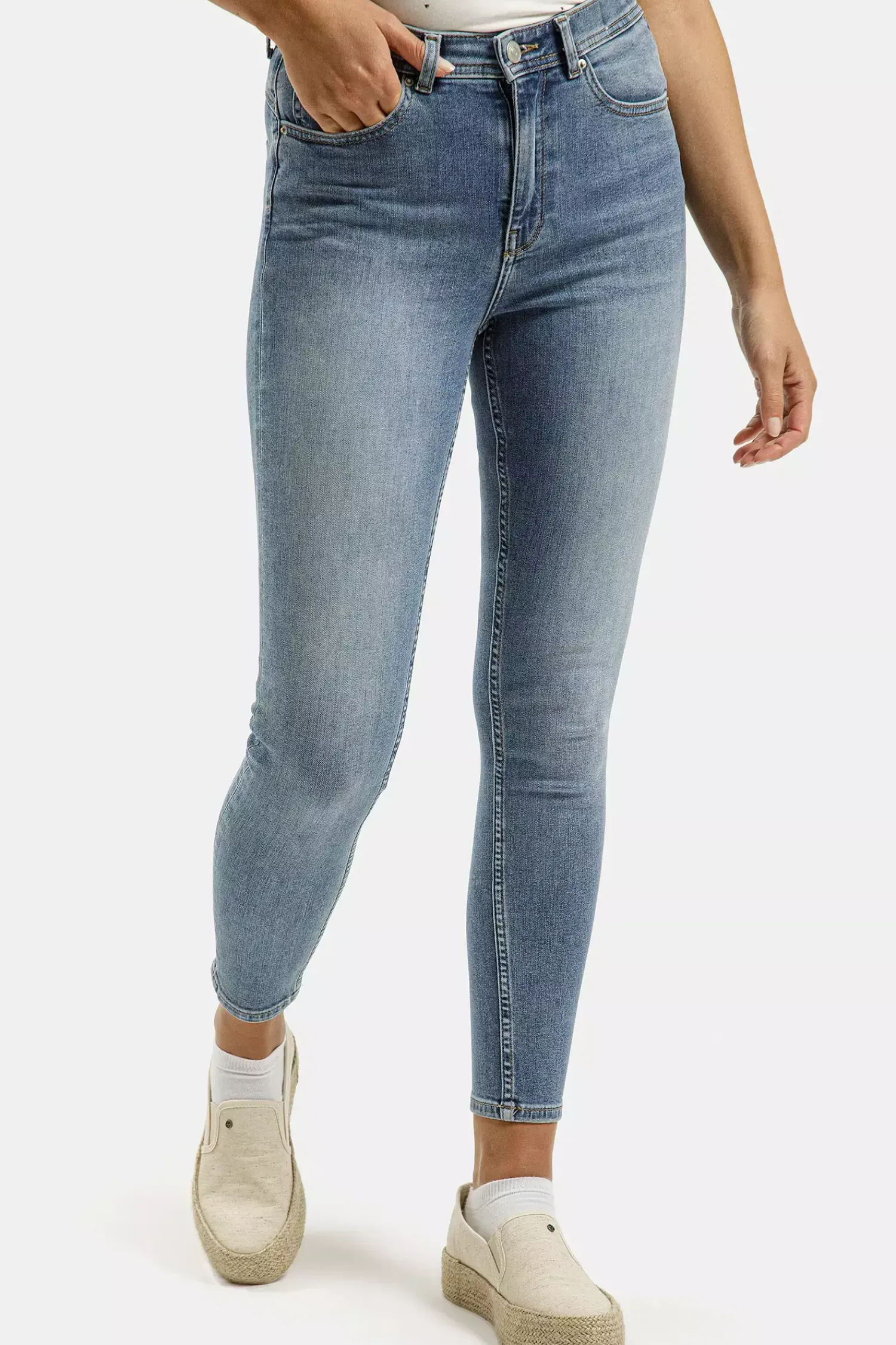 Jeansy damskie jasnoniebieskie Super Skinny Fit Judy P 429-172<Cross Jeans Sale