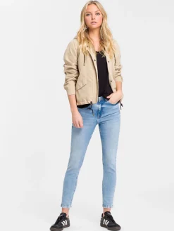 Jeansy damskie jasnoniebieskie Super Skinny Fit Judy P 429-134<Cross Jeans Fashion