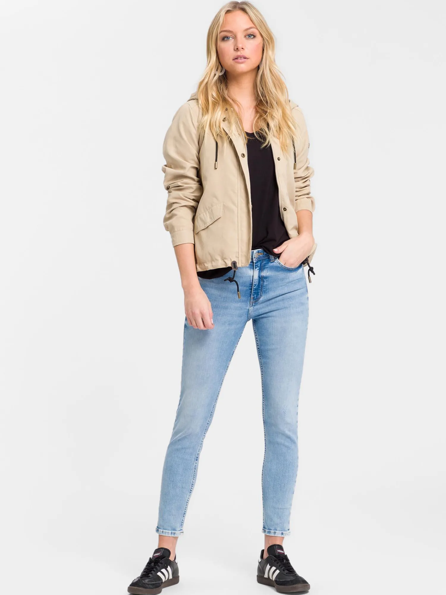 Jeansy damskie jasnoniebieskie Super Skinny Fit Judy P 429-134<Cross Jeans Fashion