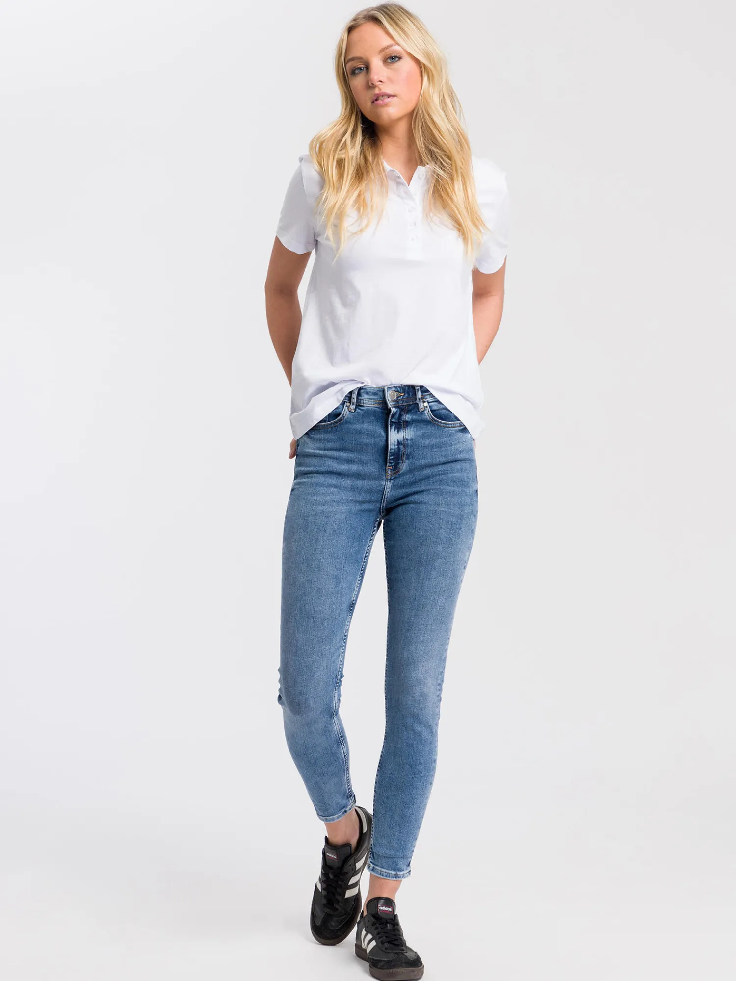 Jeansy damskie jasnoniebieskie Super Skinny Fit Judy P 429-141<Cross Jeans Fashion
