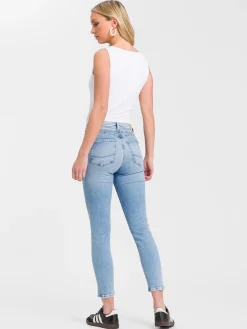 Jeansy damskie jasnoniebieskie Super Skinny Fit Judy P 429-134<Cross Jeans Fashion