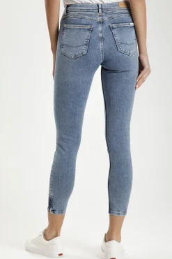 Jeansy damskie jasnoniebieskie Super Skinny Fit Judy P 429-129<Cross Jeans Sale