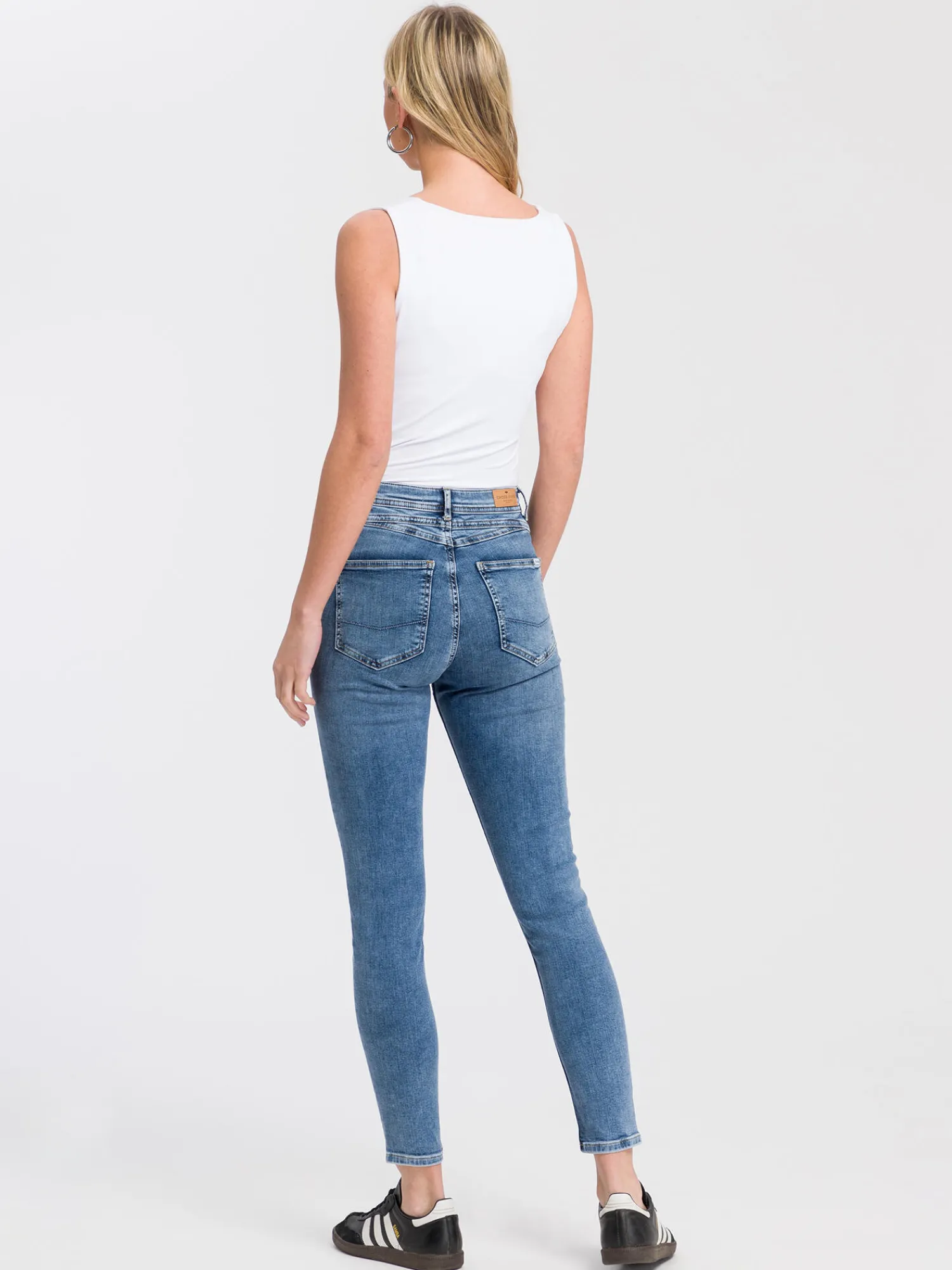 Jeansy damskie jasnoniebieskie Super Skinny Fit Judy P 429-141<Cross Jeans Fashion