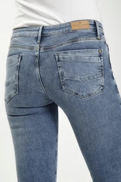 Jeansy damskie jasnoniebieskie Super Skinny Fit Alyss P 474-120<Cross Jeans Fashion