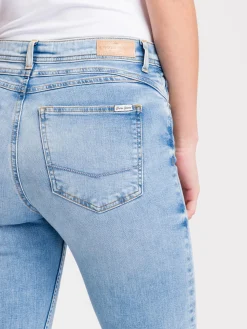 Jeansy damskie jasnoniebieskie Super Skinny Fit Judy P 429-134<Cross Jeans Fashion