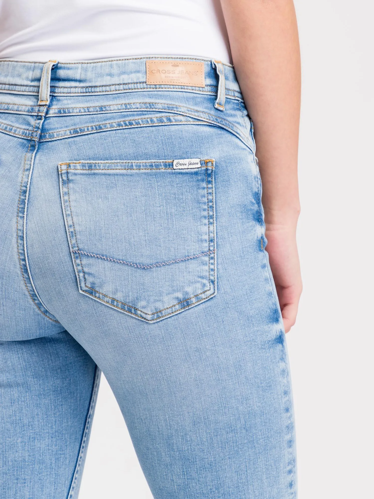 Jeansy damskie jasnoniebieskie Super Skinny Fit Judy P 429-134<Cross Jeans Fashion