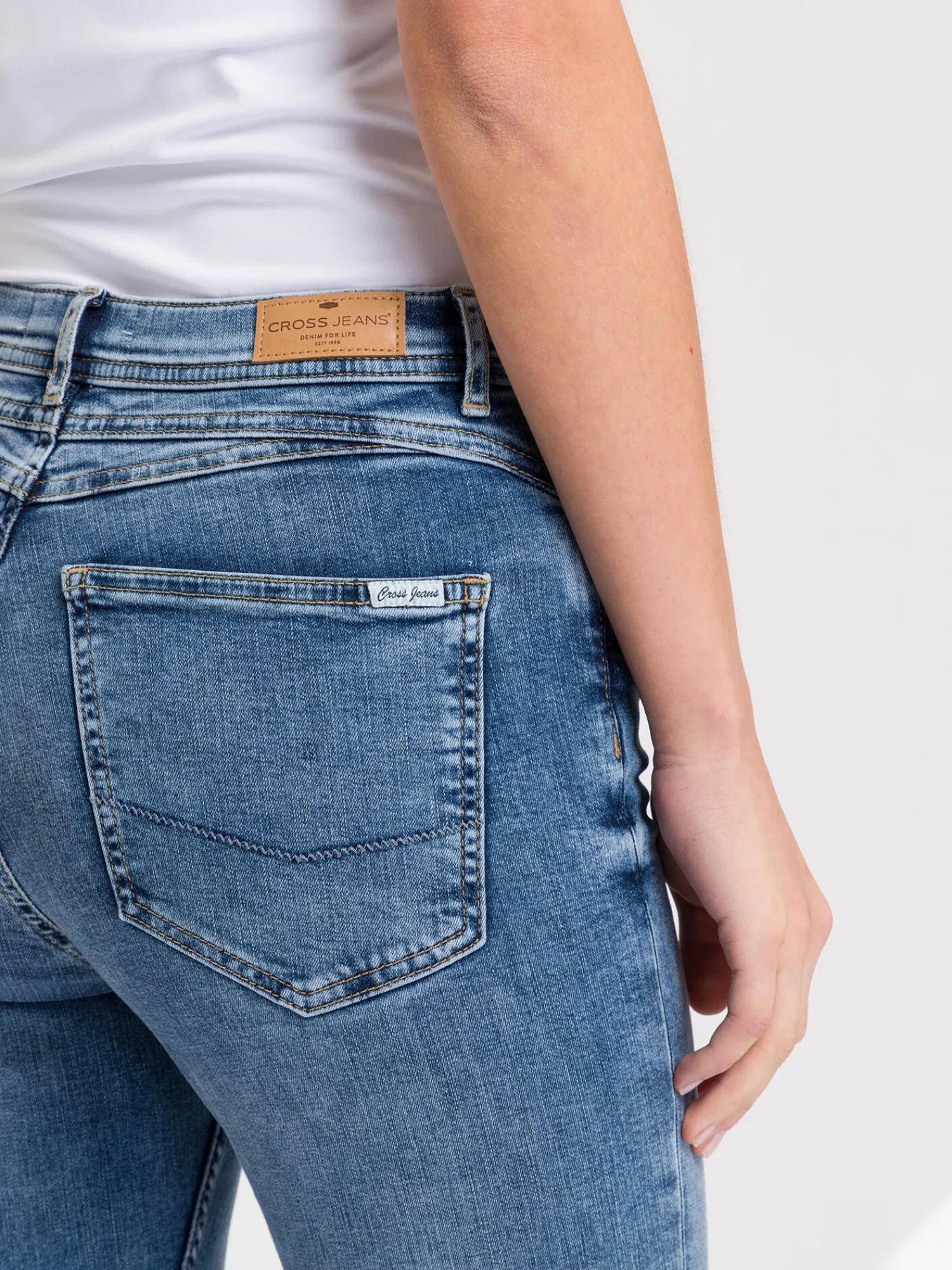 Jeansy damskie jasnoniebieskie Super Skinny Fit Judy P 429-141<Cross Jeans Fashion