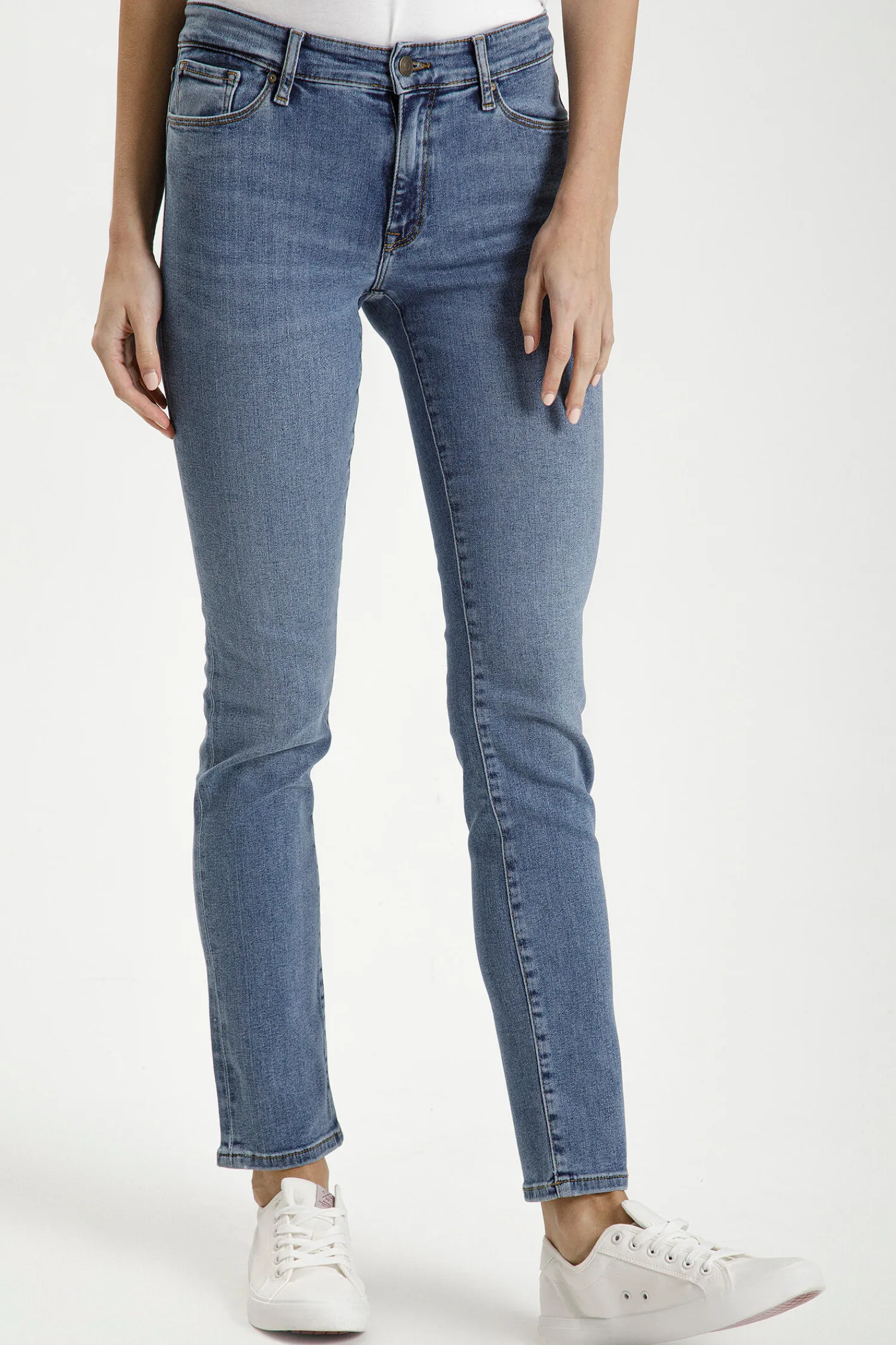 Jeansy damskie niebieskie Slim fit Anya P 489-202<Cross Jeans New