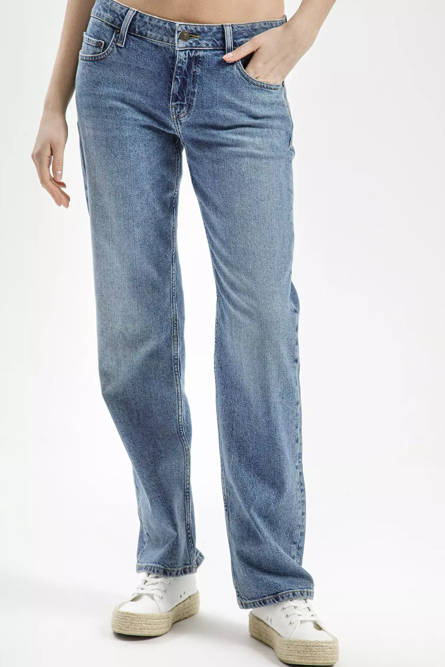 Jeansy damskie niebieskie Straight Diana H 460-010<Cross Jeans Hot