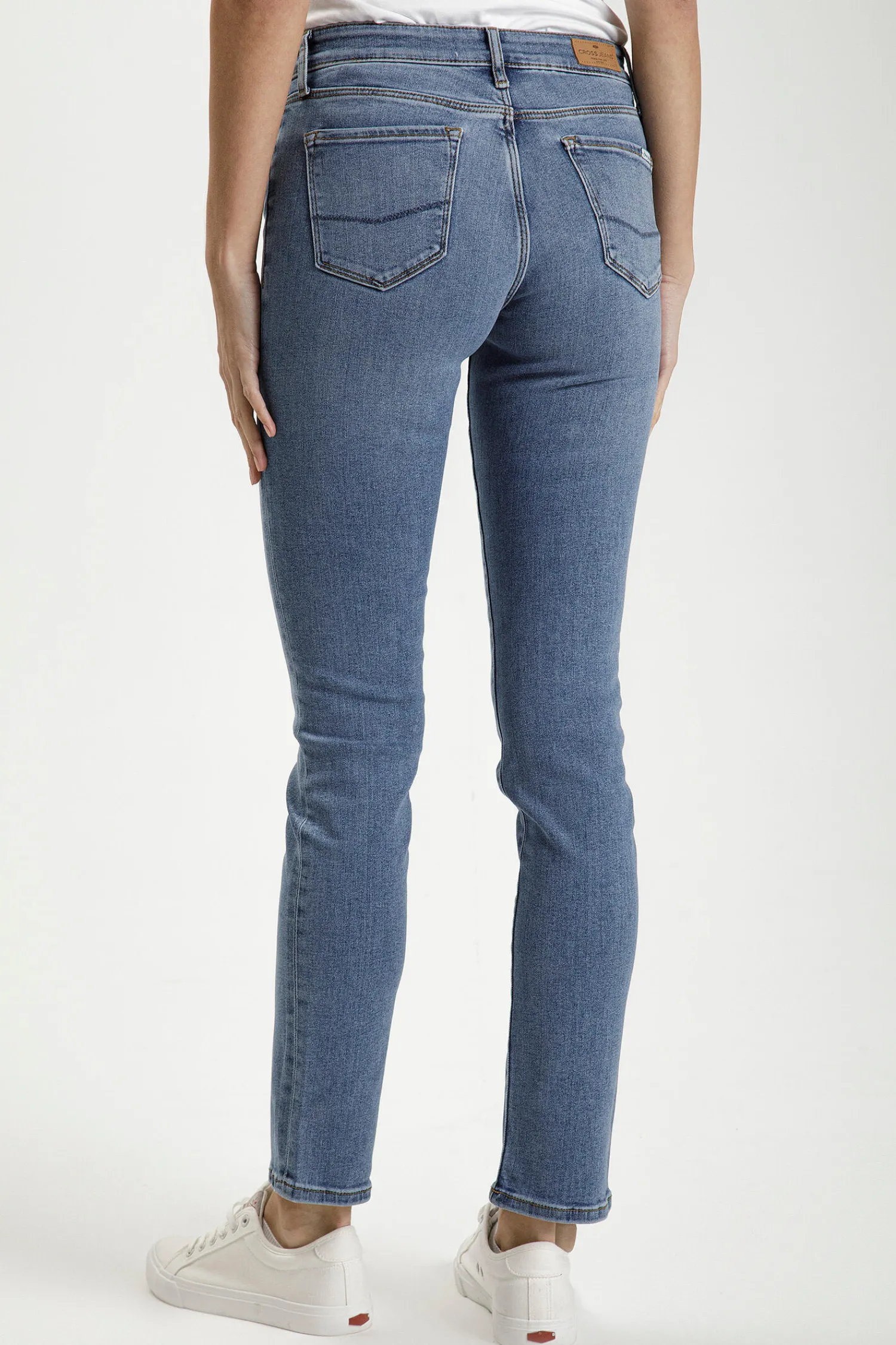 Jeansy damskie niebieskie Slim fit Anya P 489-202<Cross Jeans New