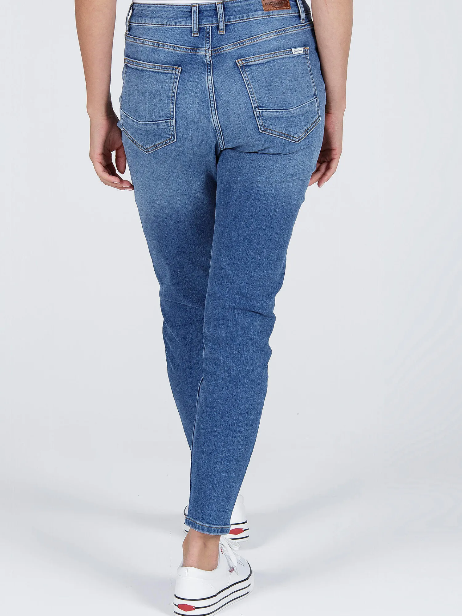 Jeansy damskie niebieskie Mom Jeans Joyce N 432-022<Cross Jeans Clearance
