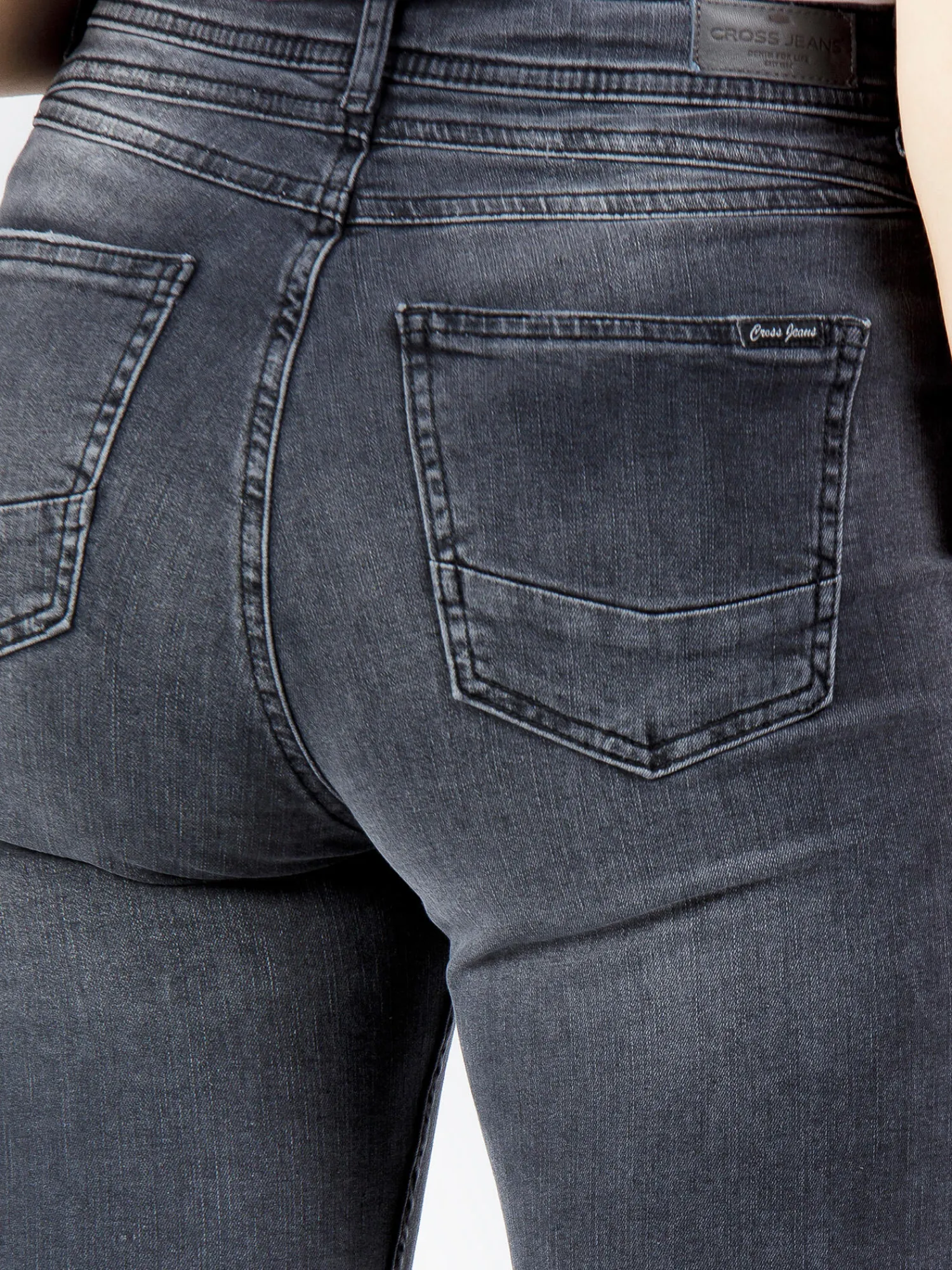 Jeansy damskie z wysokim stanem Judy P 429-106<Cross Jeans Fashion