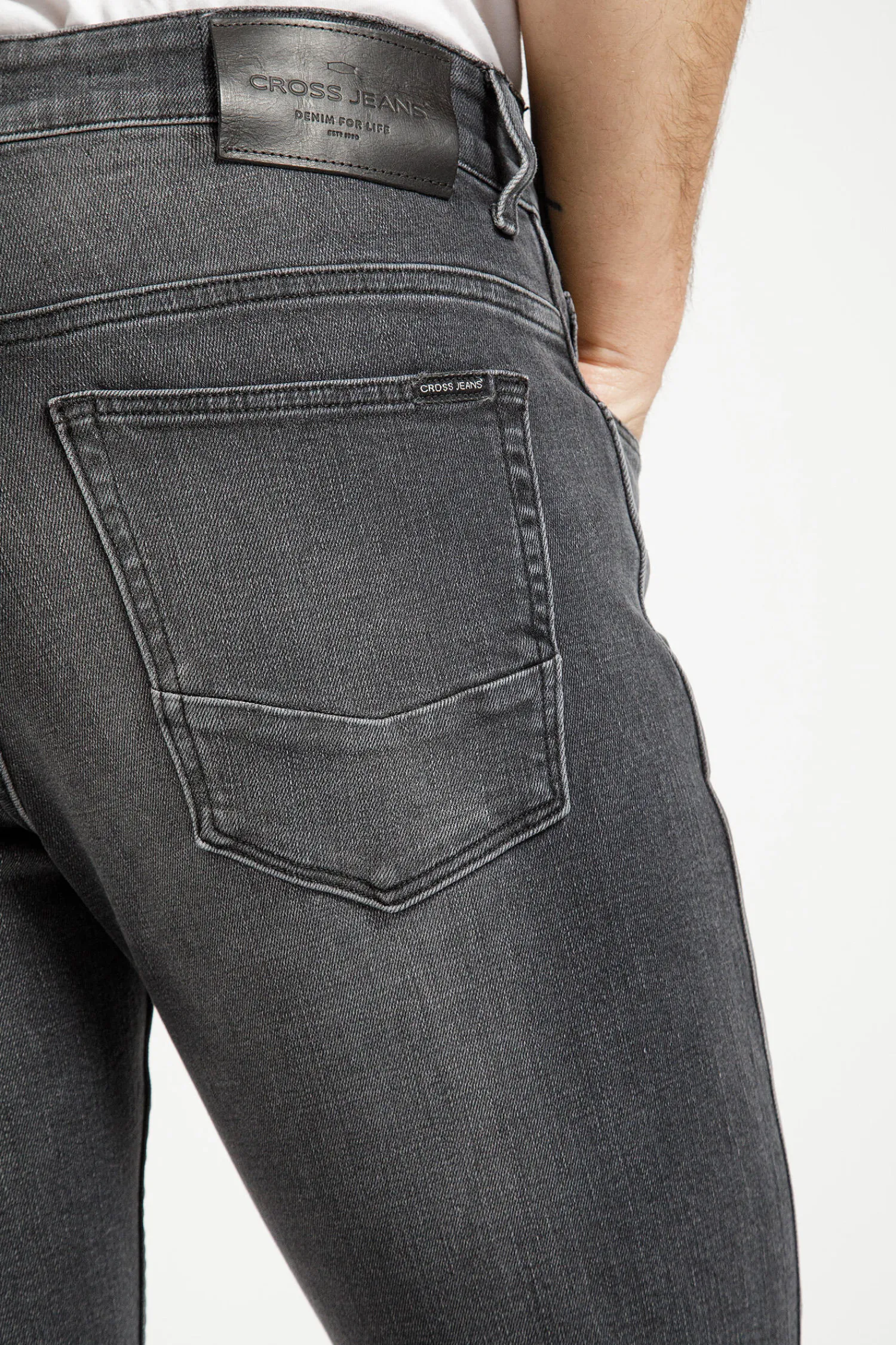 Jeansy męskie czarne Slim Fit Trammer E 169-103<Cross Jeans Outlet
