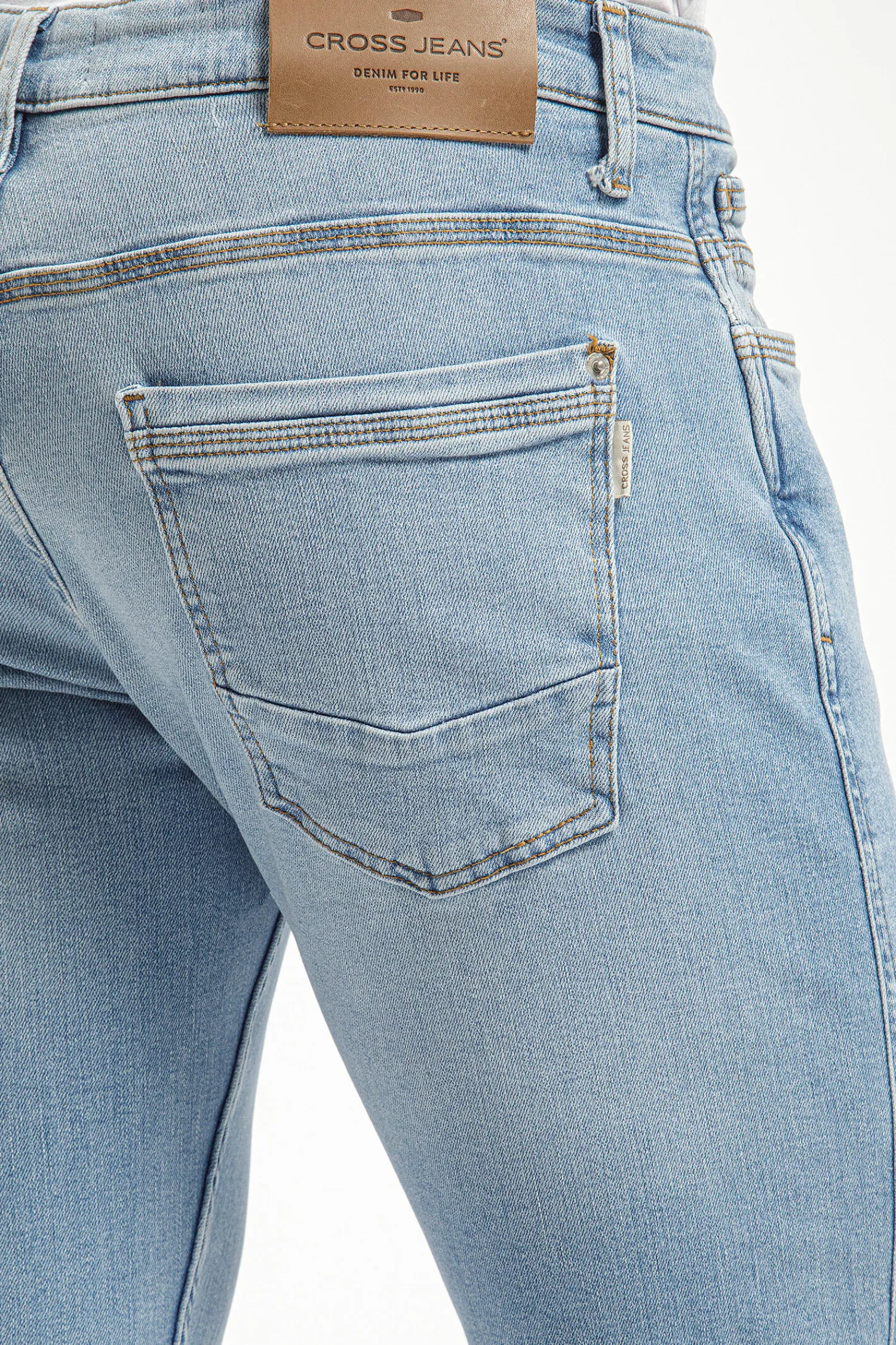 Jeansy męskie jasnoniebieskie Slim Fit Blake E 185-183<Cross Jeans Online