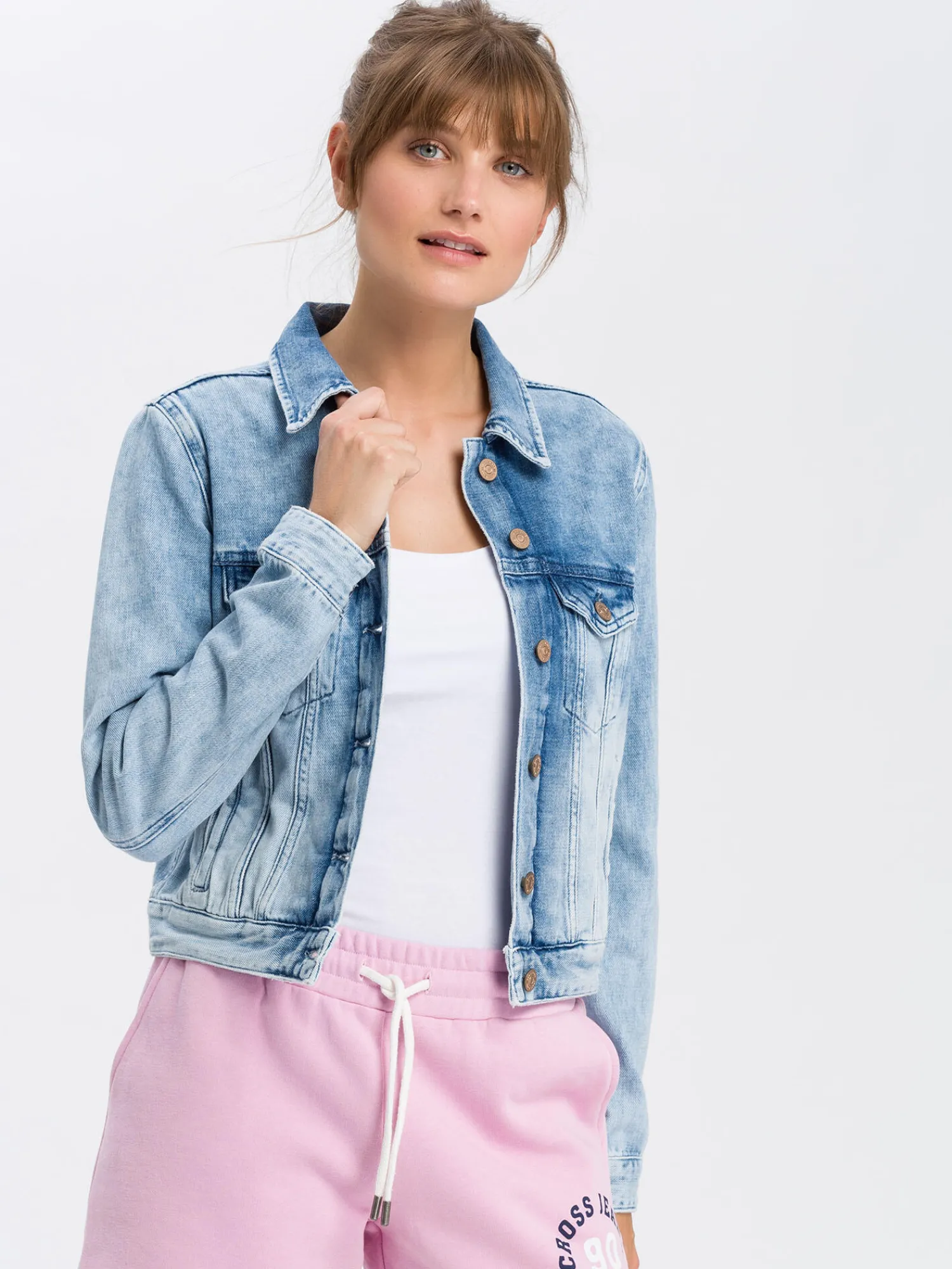 Kurtka damska jeansowa niebieska A 564-013 MID BLUE<Cross Jeans Fashion