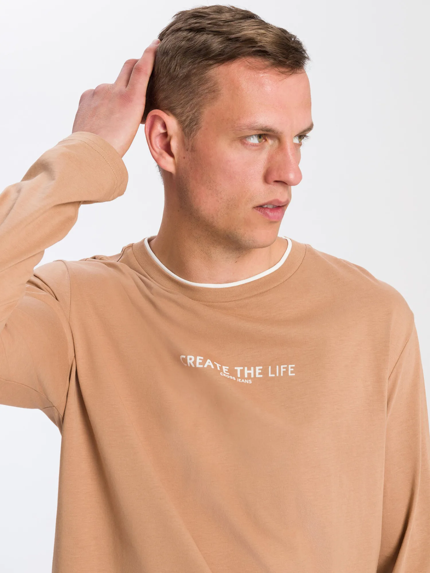 Longsleeve męski jasny z nadrukiem 15884-082 TOBACCO BROWN<Cross Jeans Outlet