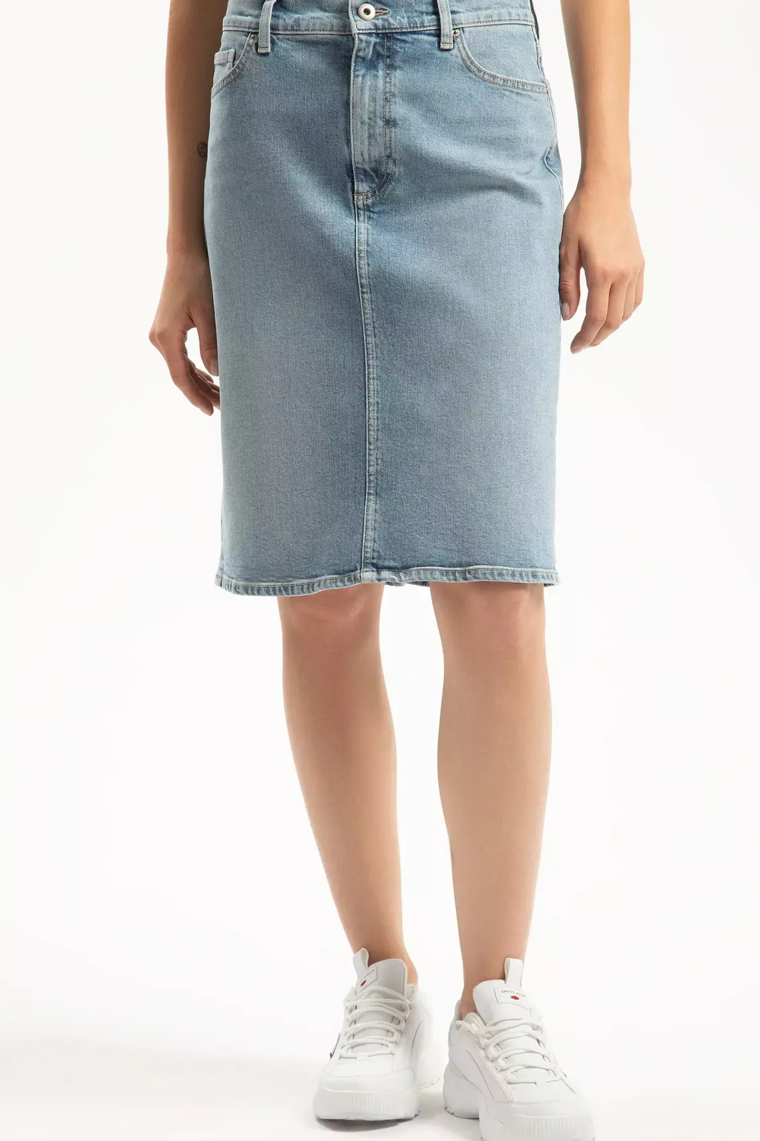 Spódnica damska jeansowa jasnoniebieska B 304-005 LIGHT MID BLUE<Cross Jeans New