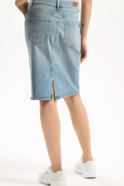 Spódnica damska jeansowa jasnoniebieska B 304-005 LIGHT MID BLUE<Cross Jeans New