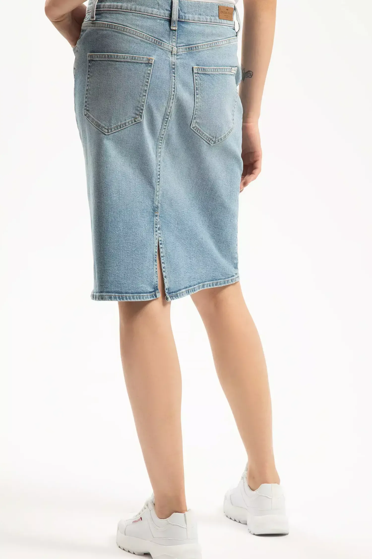 Spódnica damska jeansowa jasnoniebieska B 304-005 LIGHT MID BLUE<Cross Jeans New