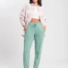 Spodnie damskie dresowe zielone 80113-620<Cross Jeans Best