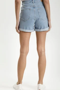Szorty jeansowe damskie jasnoniebieskie Alina F 418-017<Cross Jeans Hot