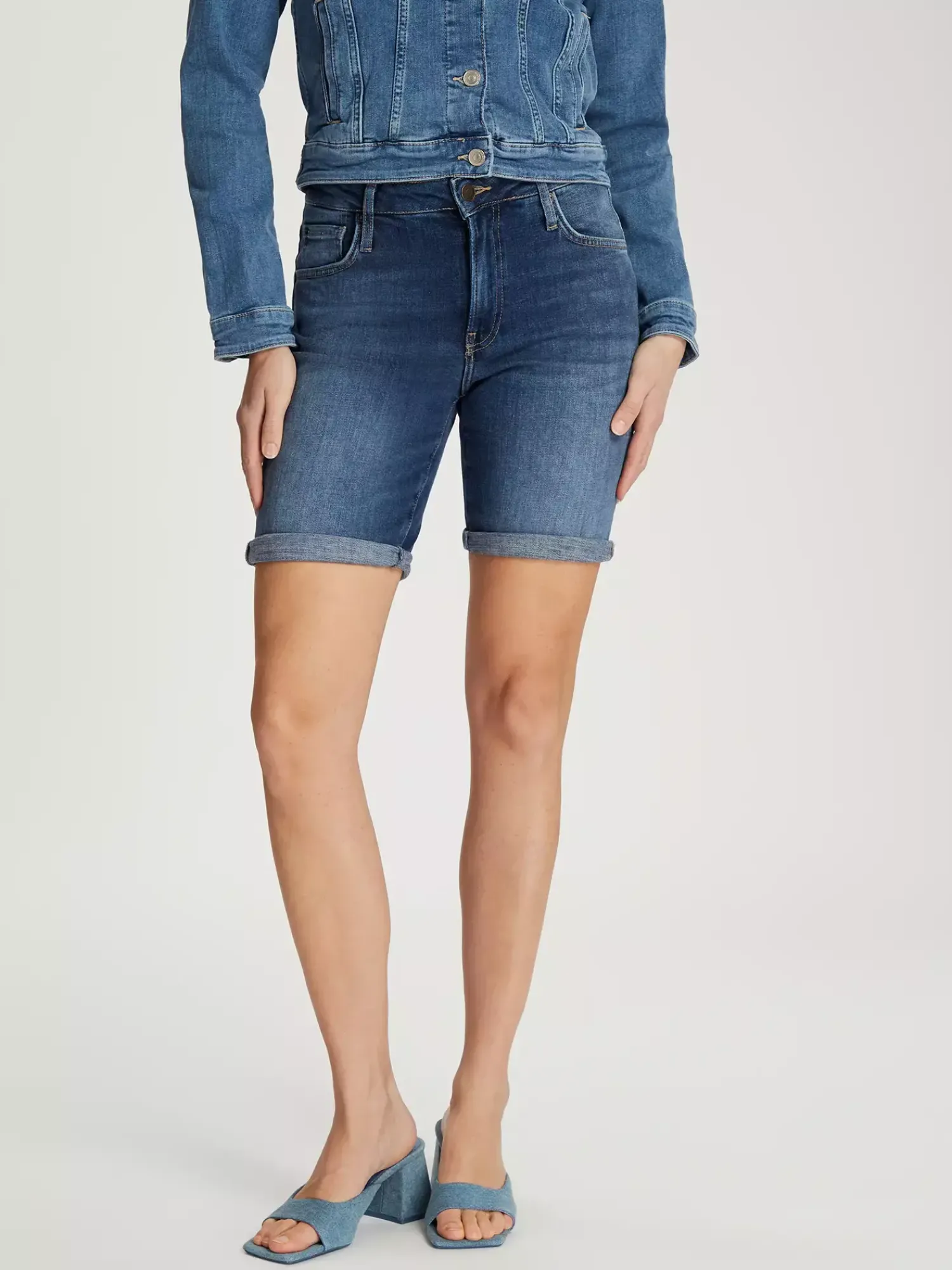 Szorty jeansowe damskie niebieskie Brooke Short A 619-010<Cross Jeans Sale