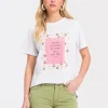 T-shirt damski biały z nadrukiem 55966-008<Cross Jeans Outlet