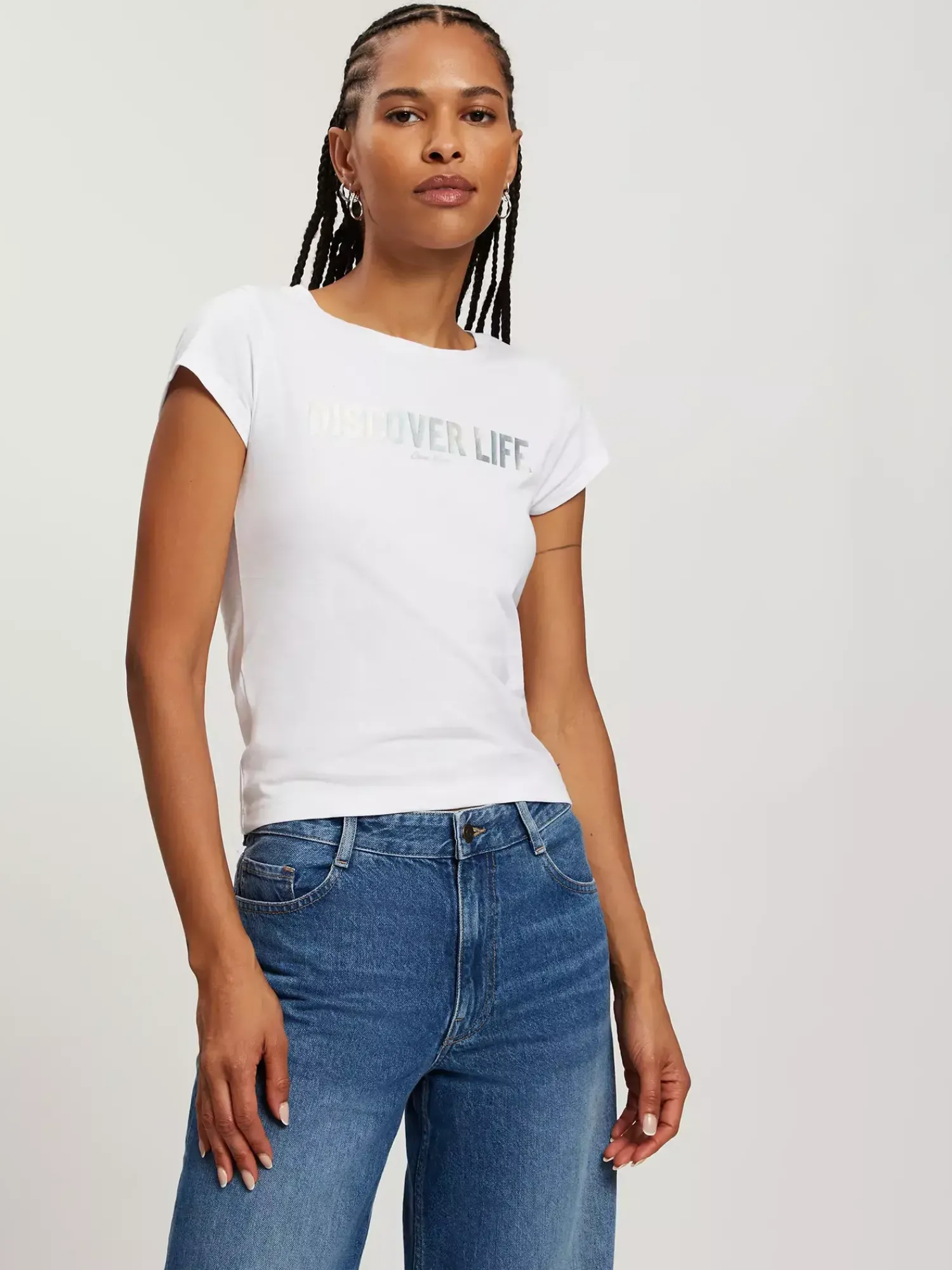 T-shirt damski biały z nadrukiem 56176-008<Cross Jeans Best