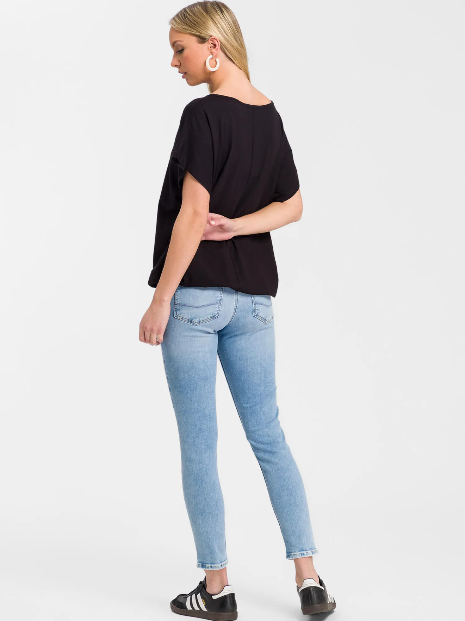 T-shirt damski czarny oversize 55921-020<Cross Jeans Online
