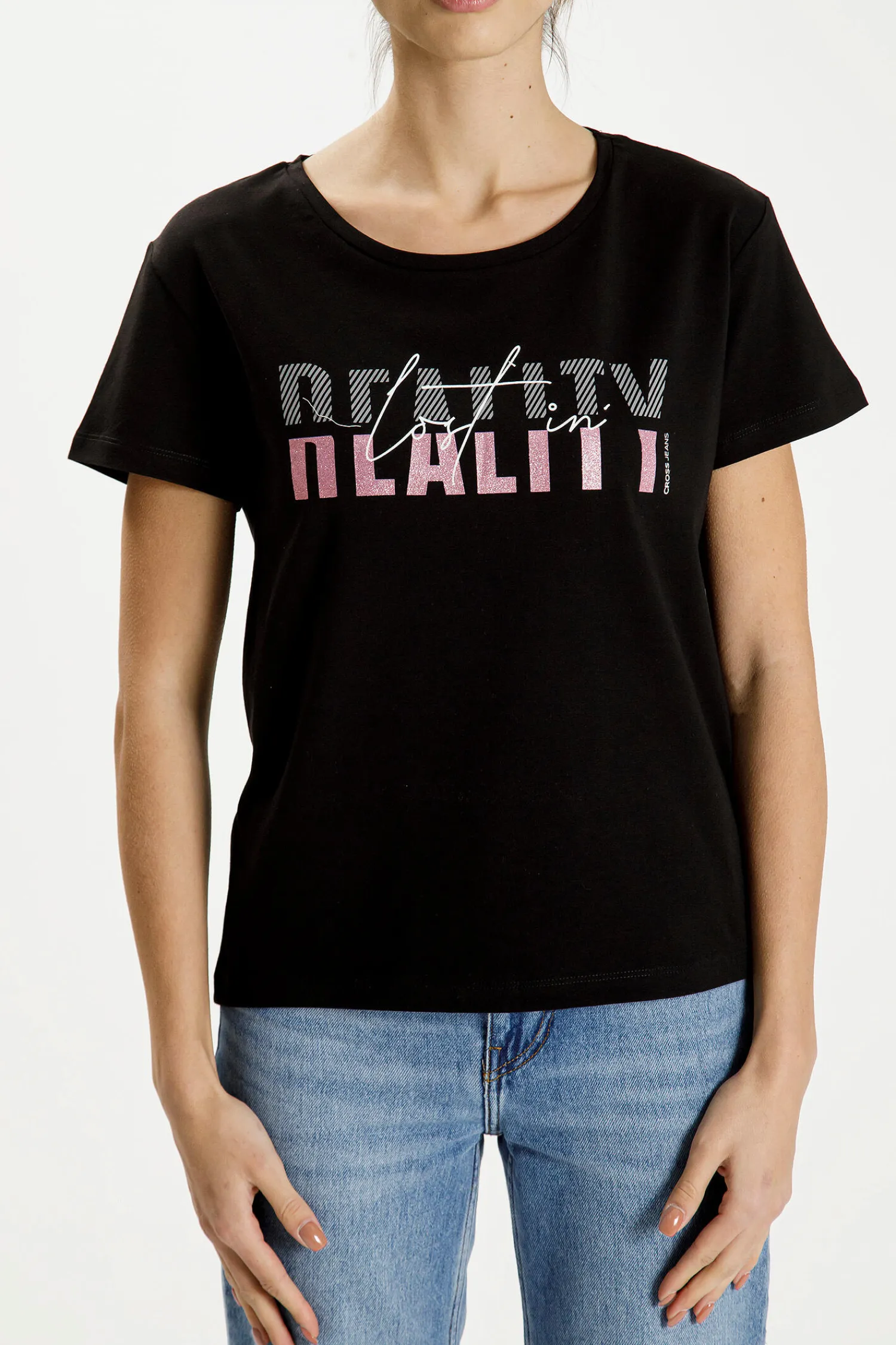 T-shirt damski czarny z nadrukiem 55864-020<Cross Jeans Best