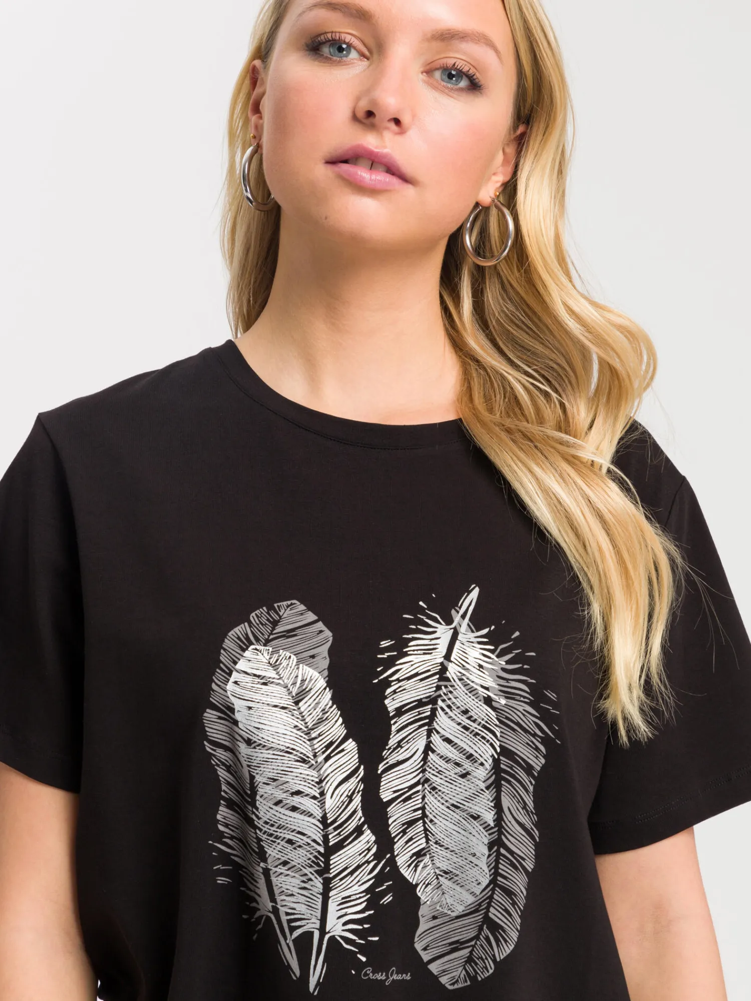 T-shirt damski czarny z nadrukiem 56026-020<Cross Jeans Best