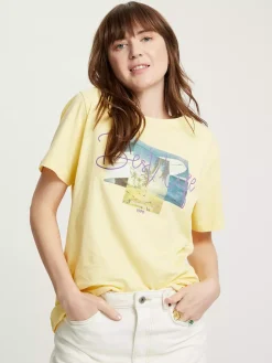T-shirt damski żółty z nadrukiem 56054-011 LIGHT YELLOW<Cross Jeans Fashion
