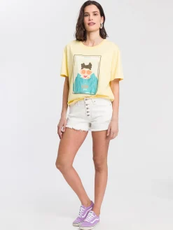 T-shirt damski żółty z nadrukiem 55919-011 LIGHT YELLOW<Cross Jeans Online