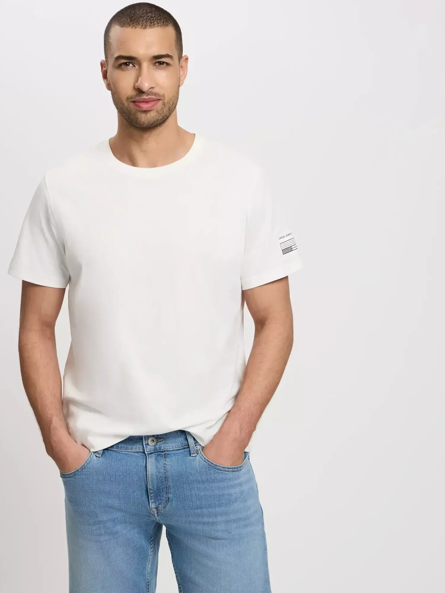 T-shirt męski biały 16063-028<Cross Jeans Fashion
