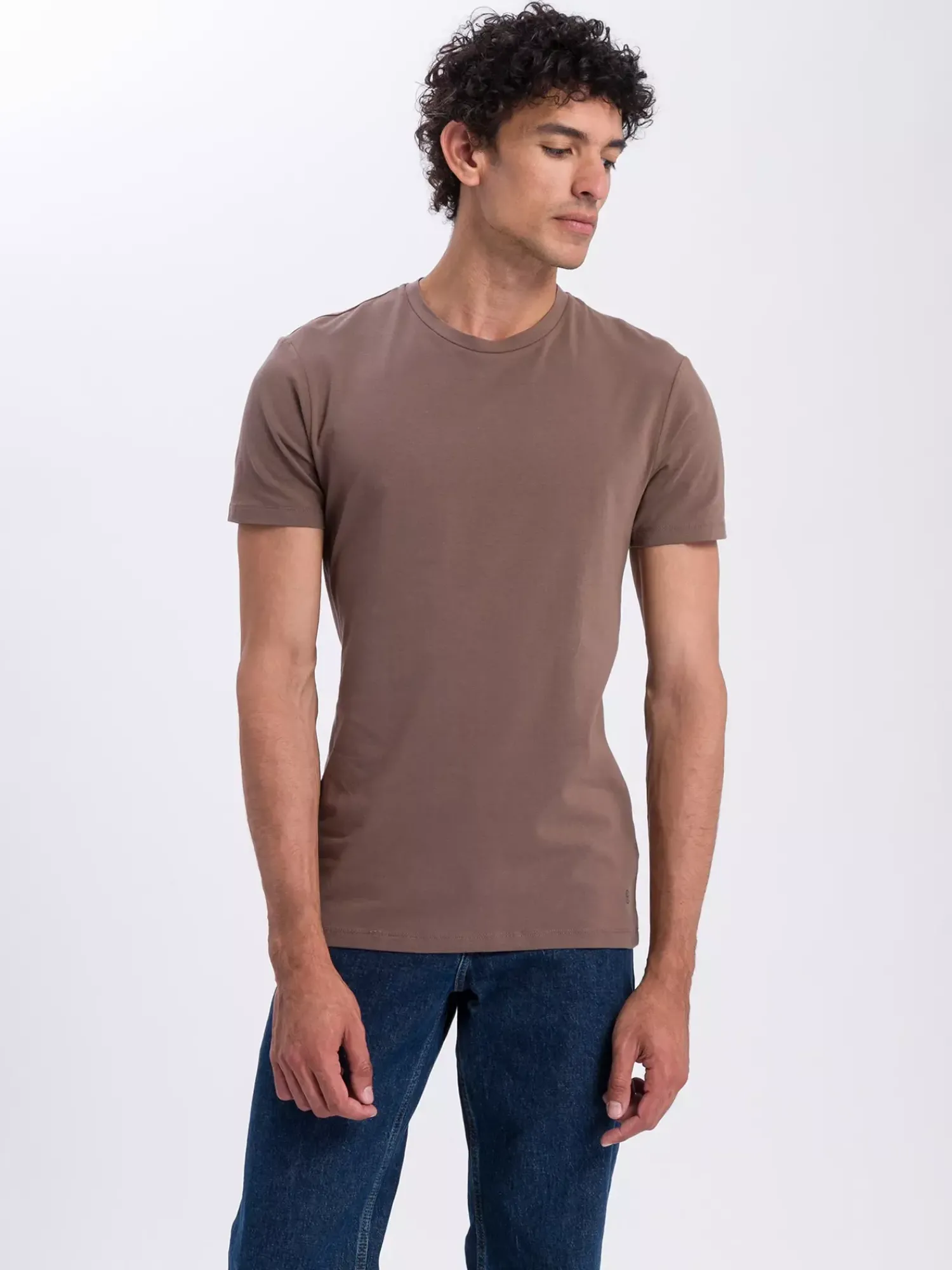 T-shirt męski brązowy 15772-187<Cross Jeans Fashion